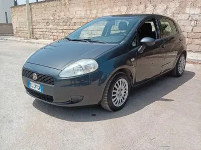 Usata Fiat Grande Punto 77 CV (56 kW) 2011 Nero Utilitaria