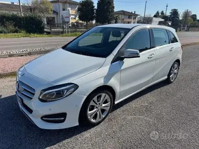 Usata Mercedes B180 Premium 109 CV (80 kW) 2015 Bianco Utilitaria