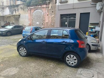 Usata Toyota Yaris 69 CV (50 kW) 2006 Blu Utilitaria
