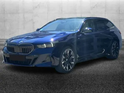 Usata BMW 530e M Sport 299 CV (219 kW) 2025 Blu/azzurro Station wagon