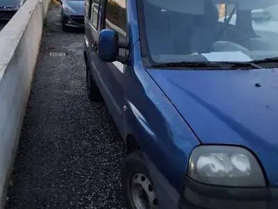 Usata Fiat Doblò 69 CV (50 kW) 2005 Blu/azzurro Monovolume