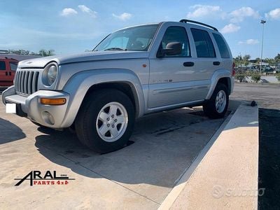 Usata Jeep Cherokee Sport 149 CV (109 kW) 2003 Grigio SUV