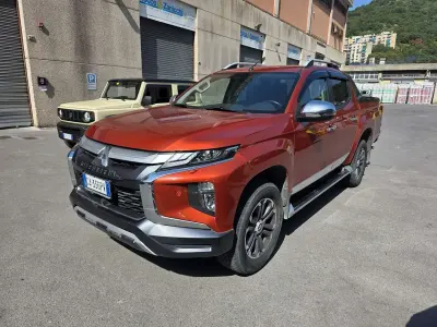 Usata Mitsubishi L200 150 CV (110 kW) 2020 Arancione Pick-up