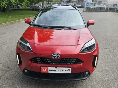 Begagnad Toyota Yaris Cross Lounge 92 HK (67 kW) 2023 Röd SUV