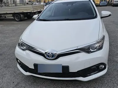 Second-hand Toyota Auris 99 CP (72 kW) 2015 Alb Break