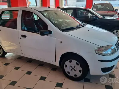 Usata Fiat Punto Active 60 CV (44 kW) 2006 Bianco Utilitaria