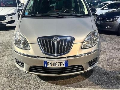 Usata Lancia Musa Gold 95 CV (69 kW) 2012 Grigio Monovolume