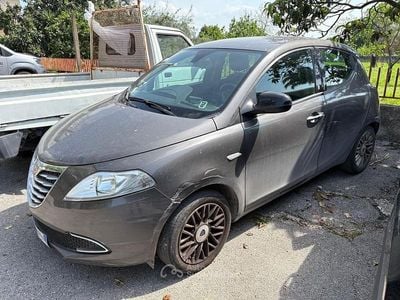 Usata Lancia Ypsilon 69 CV (50 kW) 2014 Gray Utilitaria