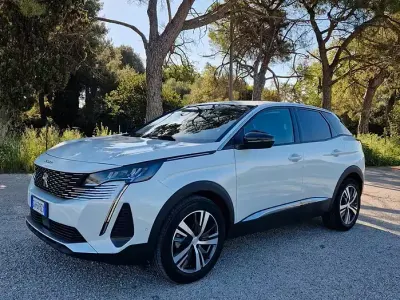Usata Peugeot 3008 Allure 131 CV (96 kW) 2022 Bianco SUV