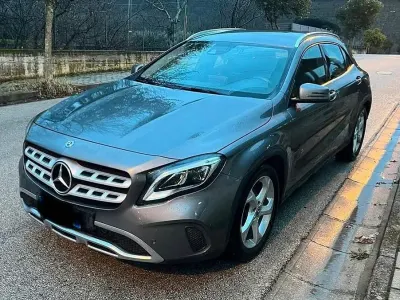 Usata Mercedes GLA200 136 CV (100 kW) 2019 Grigio SUV