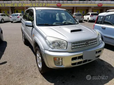 Usata Toyota RAV4 116 CV (85 kW) 2003 Grigio SUV