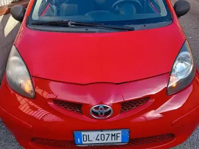 Usata Toyota Aygo 68 CV (50 kW) 2007 Rosso Utilitaria