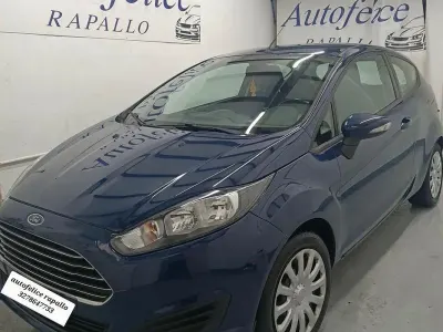 Usata Ford Fiesta Titanium 80 CV (58 kW) 2013 Blu Berlina