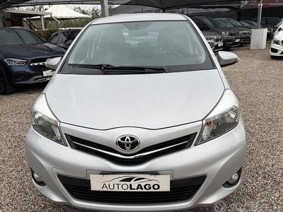 Begagnad Toyota Yaris Lounge 90 HK (66 kW) 2013 Grå Halvkombi