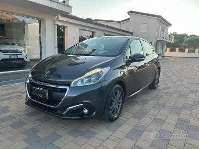 Usata Peugeot 208 Allure 75 CV (55 kW) 2017 Grigio Utilitaria