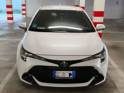 Usata Toyota Corolla Active 98 CV (72 kW) 2024 Bianco Berlina