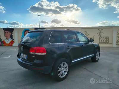 Usata VW Touareg 175 CV (128 kW) 2005 Nero SUV