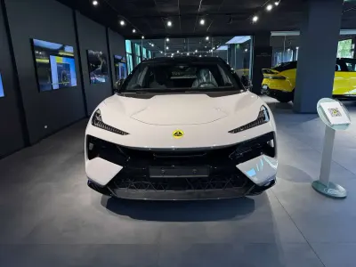 Nuova Lotus Eletre 675 kW (918 CV) 2026 Grigio SUV