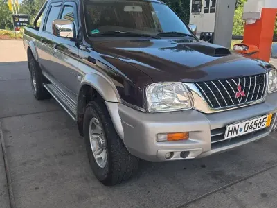 Usado Mitsubishi L200 115 CV (84 kW) 2002 Púrpura Pickup/Camioneta