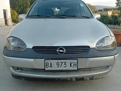 Usata Opel Corsa 90 CV (66 kW) 1999 Grigio Berlina