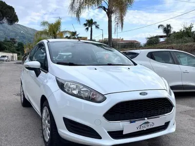 Usata Ford Fiesta 60 CV (44 kW) 2016 Bianco Utilitaria