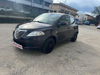 Usata Lancia Ypsilon Silver 69 CV (50 kW) 2013 Viola Utilitaria