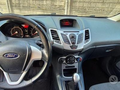 Begagnad Ford Fiesta 97 HK (71 kW) 2009 Grå Halvkombi