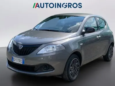 Usata Lancia Ypsilon Silver 69 CV (50 kW) 2023 Grigio Utilitaria