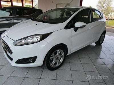 Usata Ford Fiesta Business Edition 75 CV (55 kW) 2015 Bianco Berlina