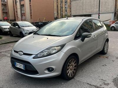 Usata Ford Fiesta 97 CV (71 kW) 2009 Grigio Berlina