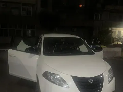 Usata Lancia Ypsilon 85 CV (62 kW) 2015 Bianco Utilitaria