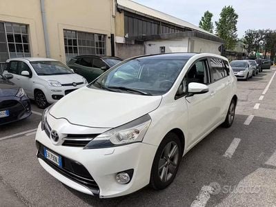 Usata Toyota Verso Active 131 CV (96 kW) 2014 Bianco Monovolume