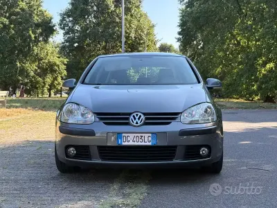 Usata VW Golf V 102 CV (75 kW) 2007 Marrone Berlina