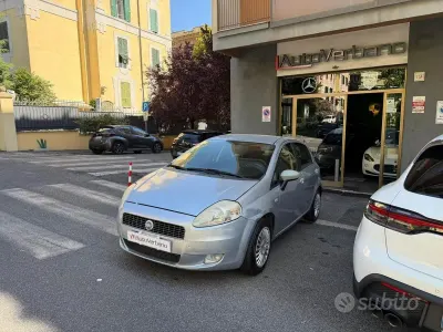 Usata Fiat Grande Punto 65 CV (47 kW) 2006 Grigio metallizzato Utilitaria
