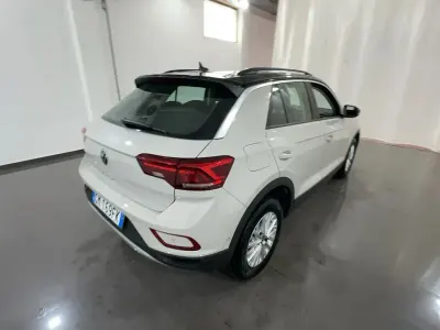 Usata VW T-Roc Life 150 CV (110 kW) 2023 Grigio SUV
