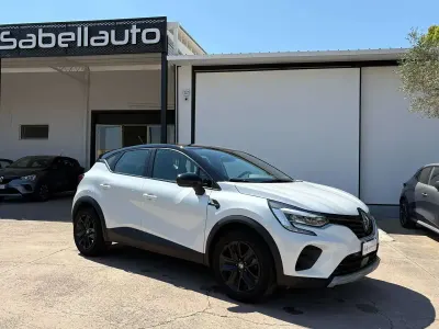 Usata Renault Captur Equilibre 101 CV (74 kW) 2023 Bianco nacrè con tetto nero SUV