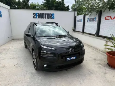Usata Citroën C4 Shine 100 CV (73 kW) 2015 Nero SUV
