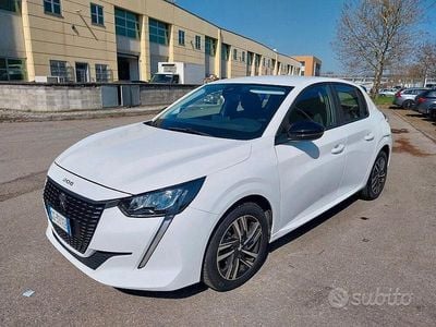 Usata Peugeot 208 Allure 101 CV (74 kW) 2023 Bianco Utilitaria