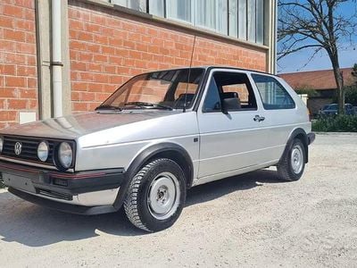 Begagnad VW Golf II GTI 110 HK (80 kW) 1984 Grå Halvkombi