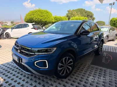 Usata VW T-Roc 110 CV (80 kW) 2024 Bluazzurro SUV