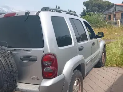 Second-hand Jeep Cherokee 163 CP (119 kW) 2005 Gri SUV