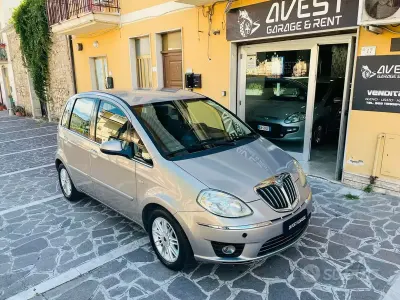 Usata Lancia Musa Gold 95 CV (69 kW) 2011 Marrone Monovolume