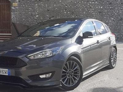 Grigio Usata 2017 Ford Focus ST-Line Berlina | 10.800 € (Molto cara)