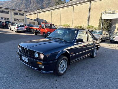 Usata BMW 318 Cabriolet 116 CV (85 kW) 1988 Blu/azzurro Cabrio