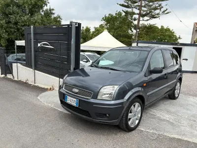 Usata Ford Fusion Collection 68 CV (50 kW) 2005 Grigio Utilitaria