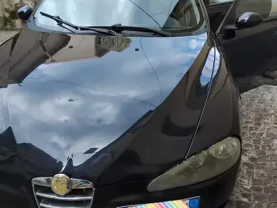 Usata Alfa Romeo 147 101 CV (74 kW) 2007 Nero Utilitaria