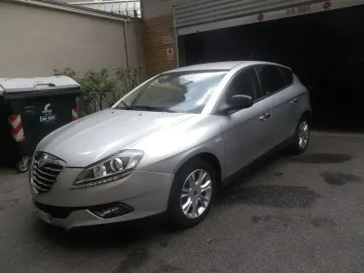 Usata Lancia Delta Gold 140 CV (102 kW) 2011 Grigio Utilitaria