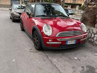 Begagnad Mini One D 75 HK (55 kW) 2004 Röd Halvkombi