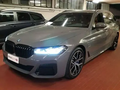 Usata BMW 530e M Sport 258 CV (189 kW) 2022 Grigio Station wagon