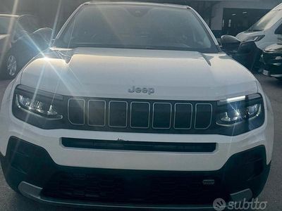 Käytetty Jeep Avenger Altitude 101 HP (74 kW) 2024 Valkoinen Katumaasturi